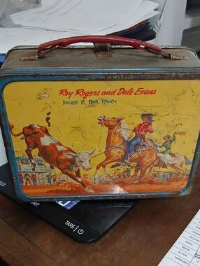 Roy Rogers And DALE EVANS  Thermos  Metal Lunchbox with Rodeo Scene. No Thermos